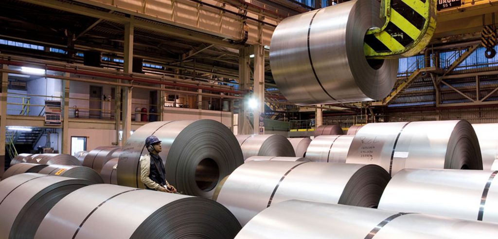 Ao ritmo atual, a siderurgia chinesa fecharia o ano com produção recorde de 1,07 bilhão de toneladas de aço bruto, segundo a associação.