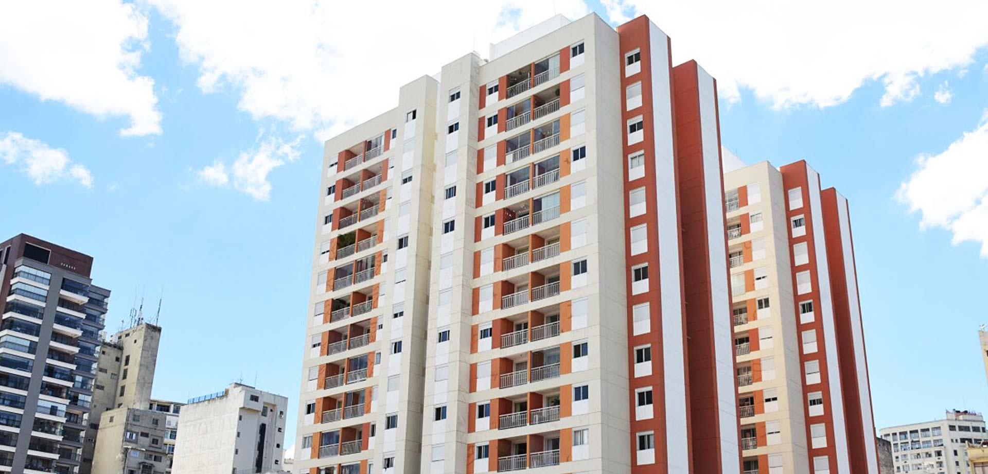 Em dezembro de 2023, foram comercializadas um total de 6.980 unidades habitacionais novas na cidade de São Paulo.