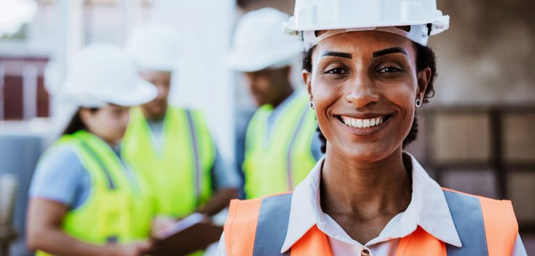 Dados da Rais (Relação Anual de Informações Sociais), registraram, em 2010, 7,8% de trabalhadoras formais na construção, enquanto o último levantamento, de 2021, já contemplava 10,85% de profissionais femininas.